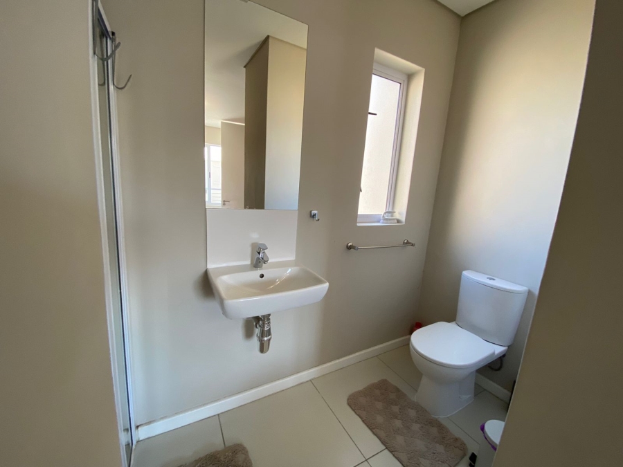 To Let 3 Bedroom Property for Rent in Somerset Lakes Western Cape